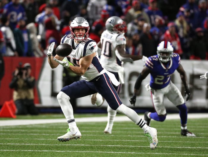 Patriots receiver Chris Hogan (15) catches a short pass against the Buffalo Bills. © JAMIE GERMANO/ROCHESTER DEMOCRAT